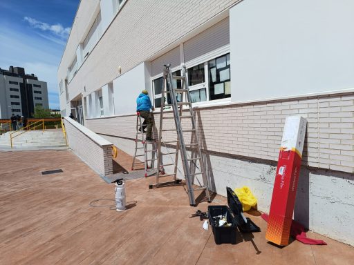 laminas de ahorro energetico en colegio 